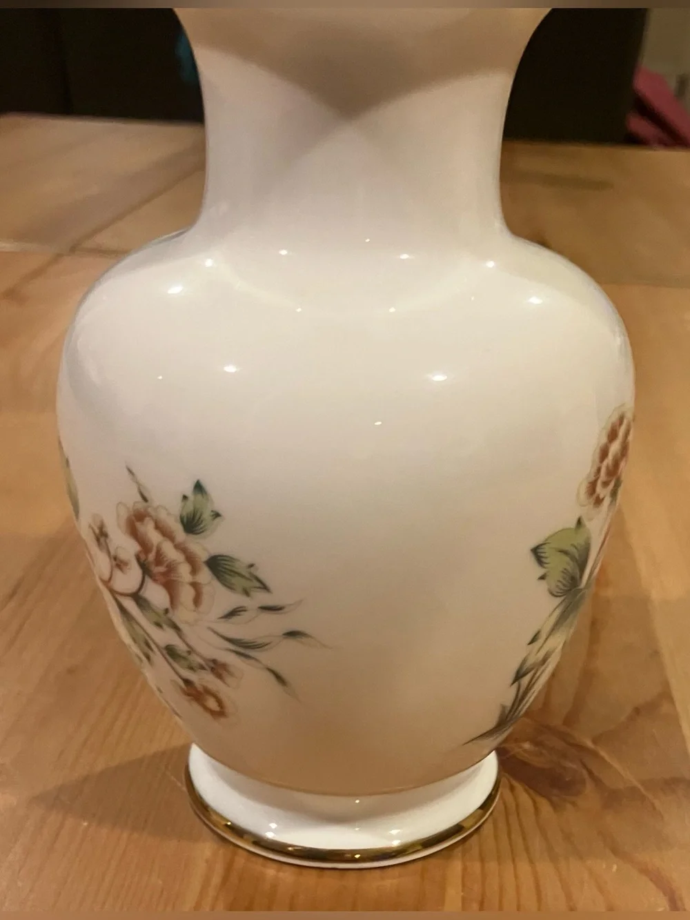 EUC Hollohaza Floral Porcelain Gold Trim Vase Floral Motif 1831 7”